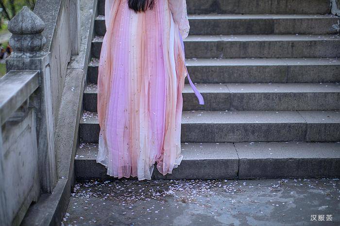 春风|男人们爱秋天还是爱秋天里穿汉服的美女?