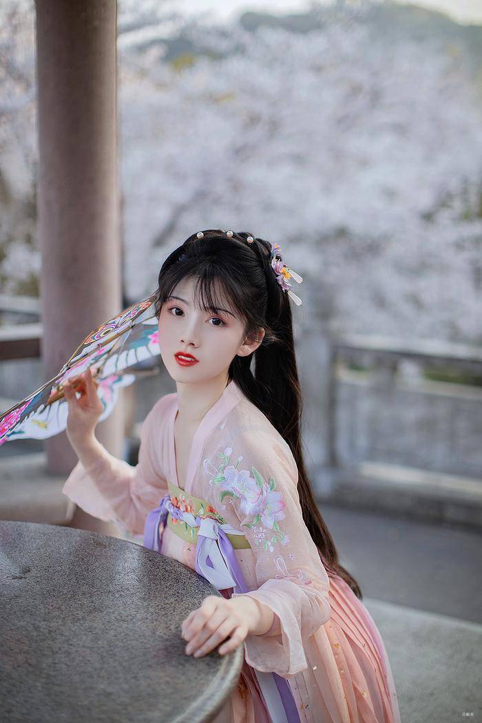 春风|男人们爱秋天还是爱秋天里穿汉服的美女?