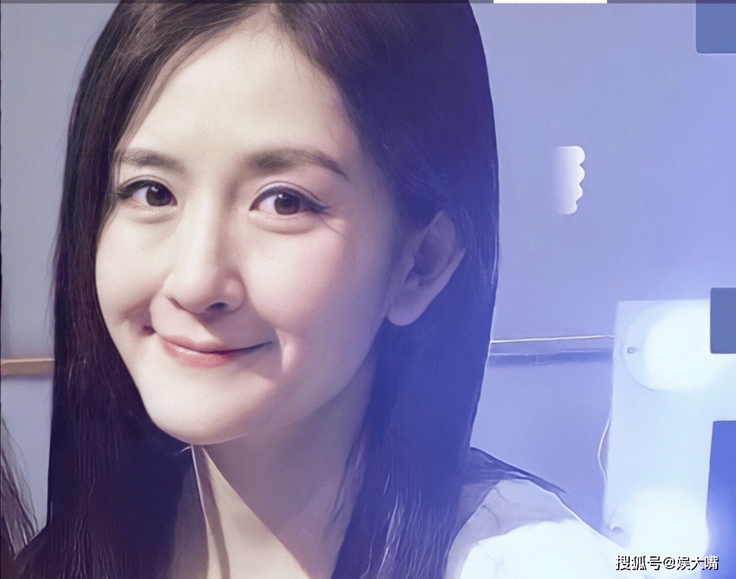 床单|谢娜生二胎后首露面，网友称肚子已平摊，将参与快本22日的录制