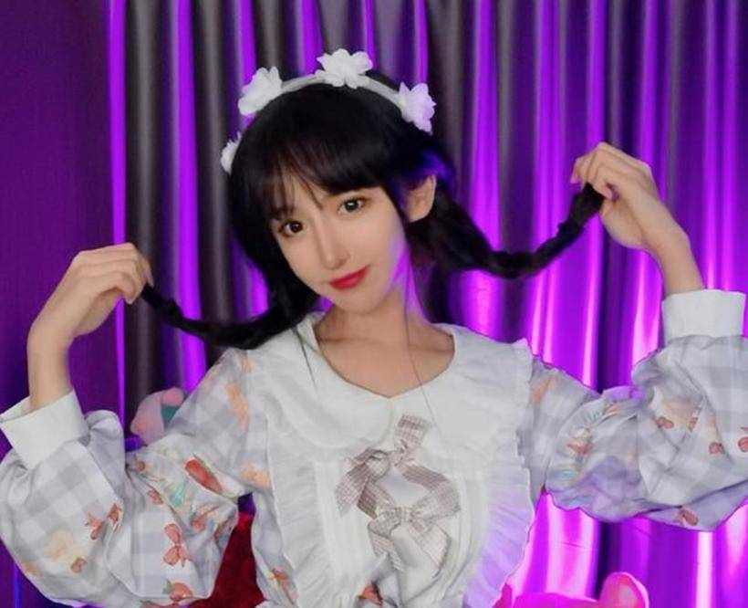 呆妹儿线下约见榜二本以为是土豪大哥没想到竟是一位白富美