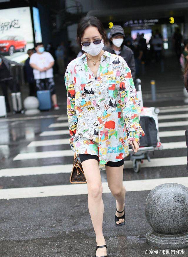 黑色|张雨绮穿衬衫配小短裤，依旧不影响女王气质，一双大长腿很吸睛