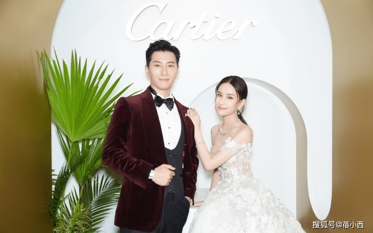 何超莲|何超莲身材这么有料？穿一字肩连衣裙，豪门出身却有“尤物气质”