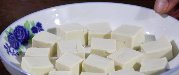 什么|简单豆腐加鸡蛋做出营养早餐,上锅蒸一蒸即可,开春营养早餐菜谱