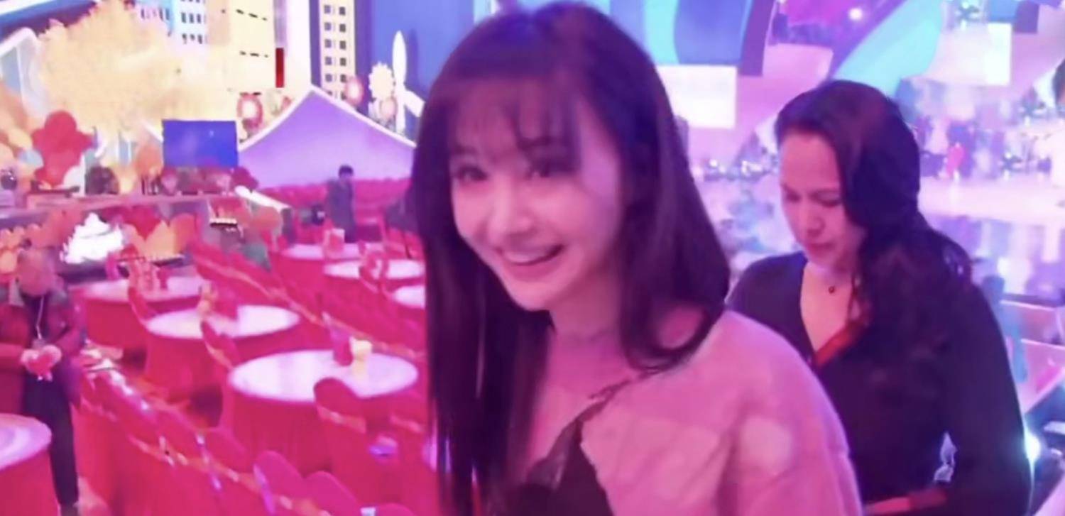 毛衣|郑爽一家三口首次夏晚彩排，穿2千毛衣C位出镜，爸妈面前变乖乖女