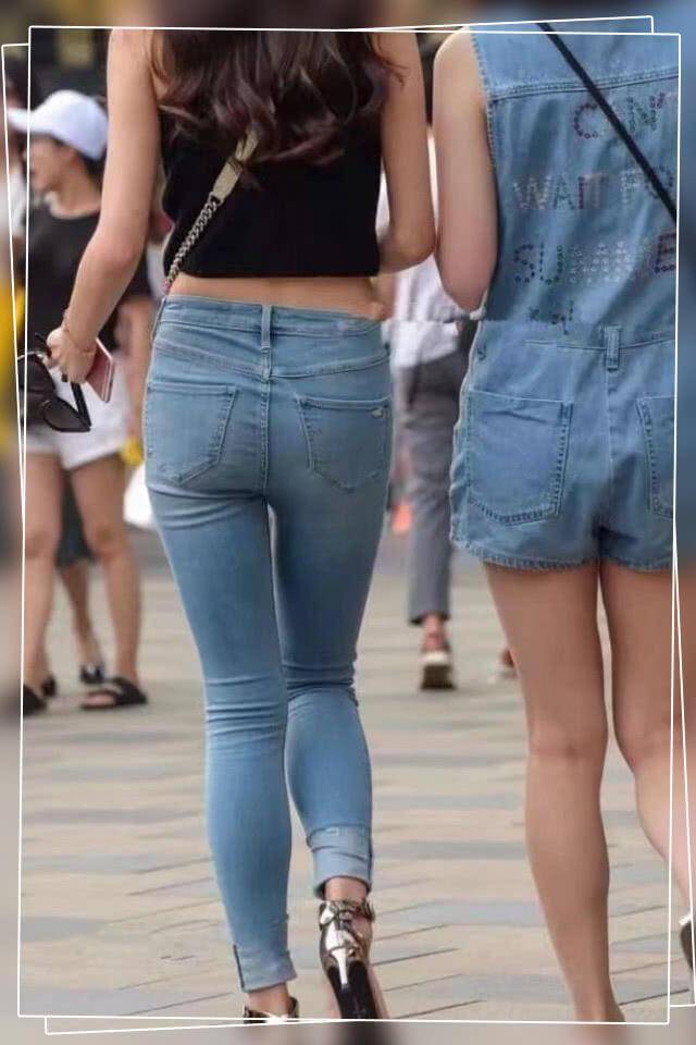 漂亮|牛仔裤精致地提升品味，风格十分的简约