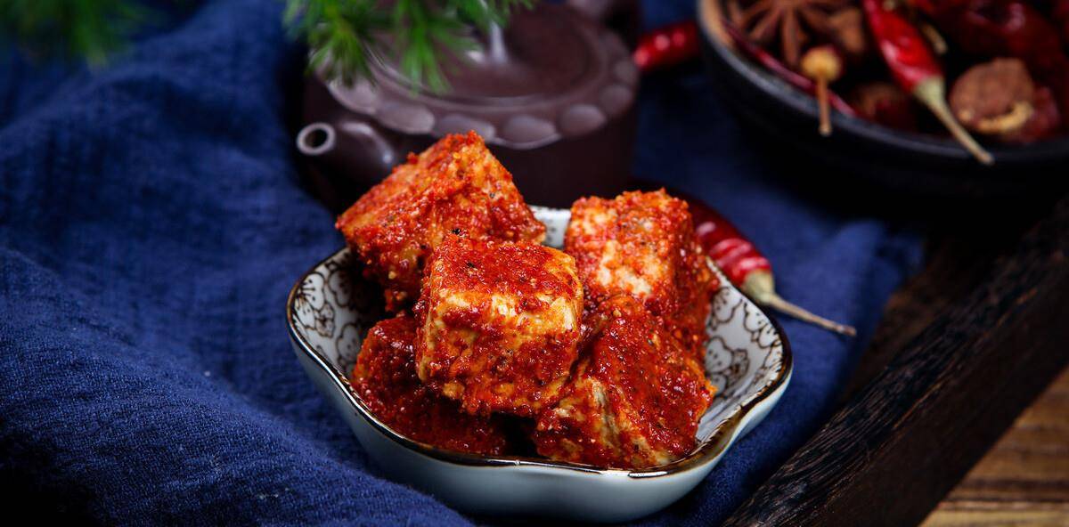 成小|在家自制香辣豆腐，味道好吃又下饭，更是可以当成小零食吃