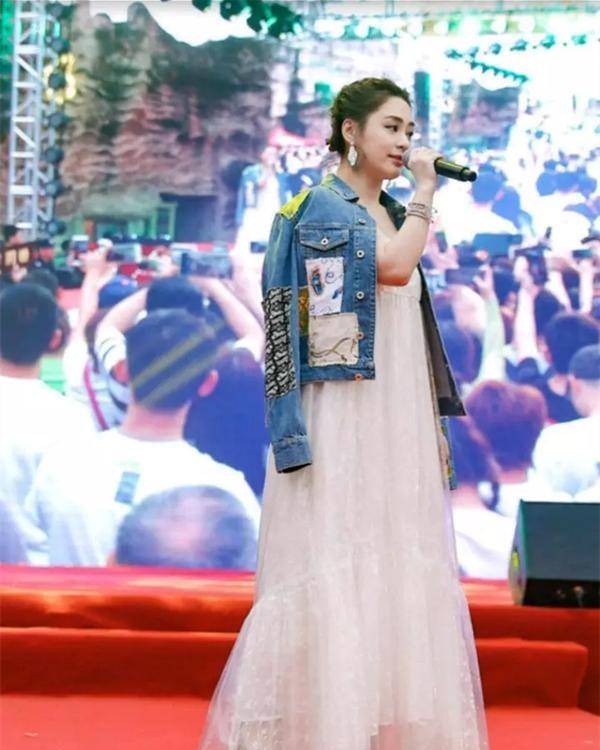 卫衣|阿娇有颜就是任性！“上松下松”很拉垮，还好颜值高撑住了