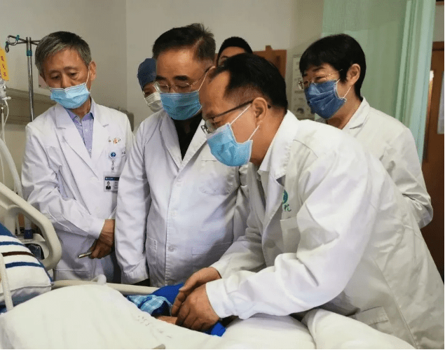 郑伟达|郑伟达教授《中医临床经验心传》在京出版