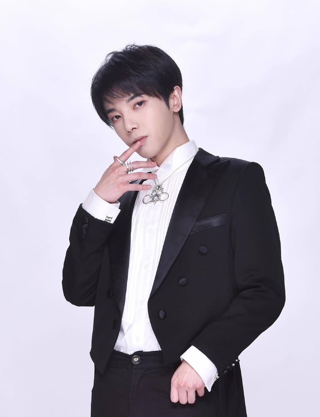 缺陷|172的华晨宇遇上173的关晓彤，暴露真实身高