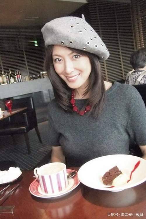 脸部|55岁女企业家以超Q弹肌肤登上热搜，素颜美肤离不开5个护肤小秘诀