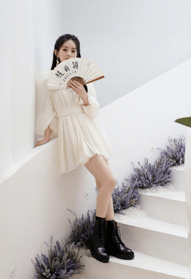 赵丽颖|入秋的鞋子贵在百搭!马丁靴的7种基础LOOK,不会穿的人照搬无误