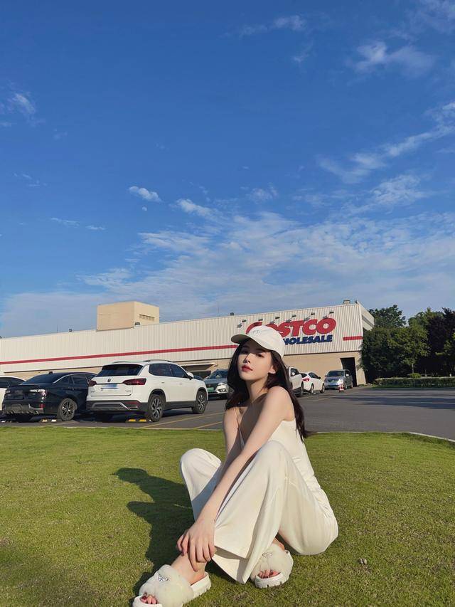 te|吊带背心上衣简洁又干练且又充满女人味