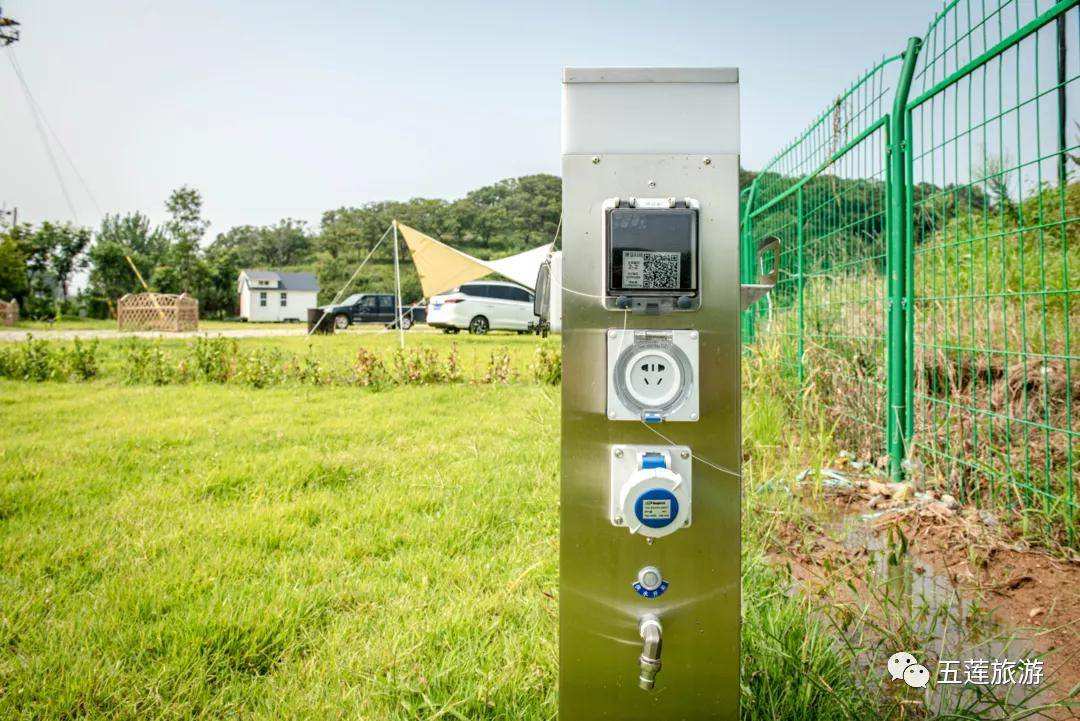 还专门建设了先进方便的智能水电桩系统营地为游客能够有更好的旅行