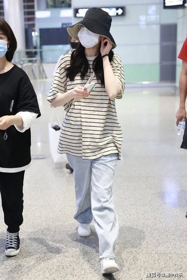 pick|迪丽热巴穿成“五五身”,造型一样很抢眼,身材不好这样穿易翻车