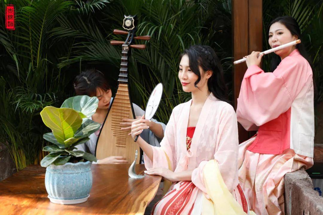 穿越|木棉道 | 央视主持人也玩“汉服变装”,你心动吗?