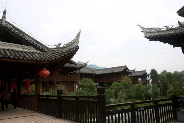 重庆一千年古镇，藏有亚洲最长的廊桥，古代商贸非常发达