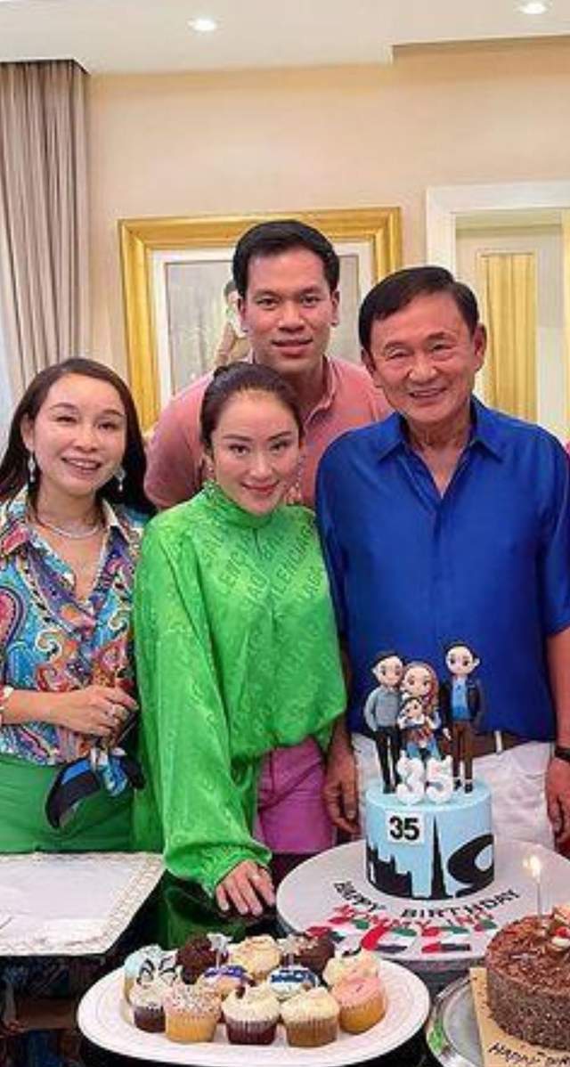 饱和度|英拉一家10口为侄女庆生，哥哥祖孙三代齐亮相，一家人穿成暴发户