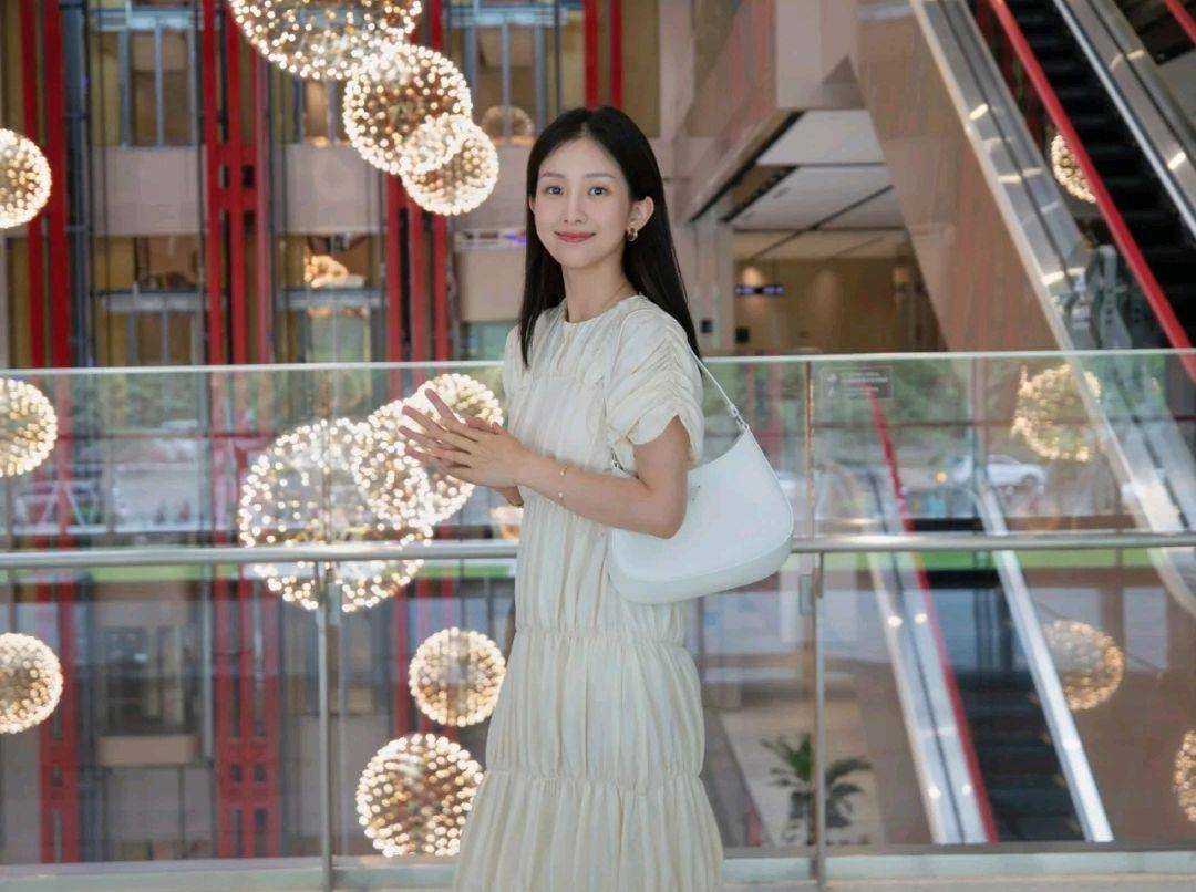 才会|不起眼的基础款服装怎么搭配才好看？只要穿对了，气质不输超模