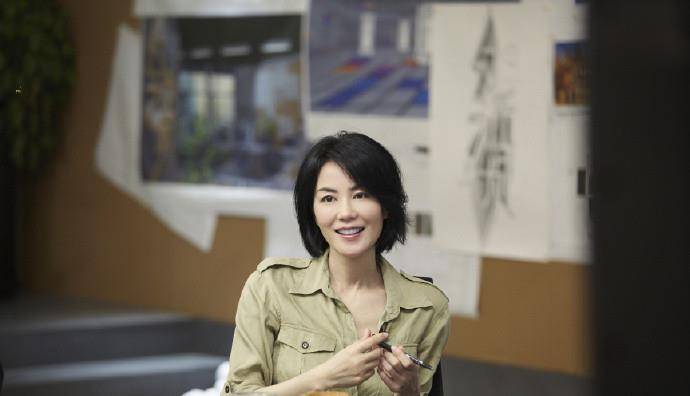 合唱|王菲马云合唱真风光,穿T恤染金发好洋气,硬把马云衬成土味老爸