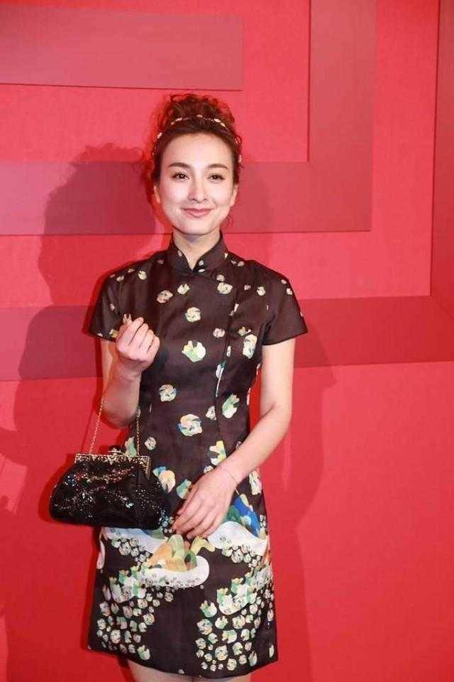 女孩子|吴昕的品味一发不可收拾，穿黑色旗袍高雅精致，古典温婉太有气质
