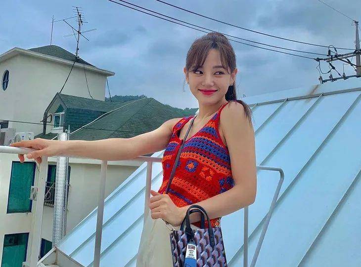 什么|下周穿什么｜刘雯的背心，我穿也能这么好看？