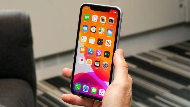 下架|从5499元跌至3899元，苹果新机发布在即，旧款iPhone加速退场下架