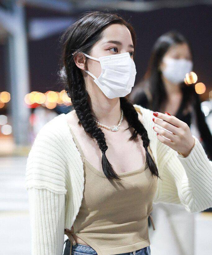 欧阳娜娜惊艳身材唱歌 4f05c11db9c64261b47cab48c663e145.jpeg