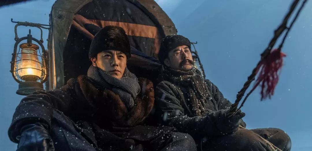 张颂文|同期第一，《人民日报》两次点赞，这部电影凭什么这么火？