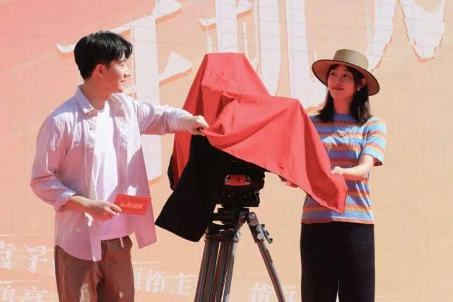 条纹|白百何拿回电视一姐排面!新剧搭档黄轩未播先火,穿短袖灵气不减