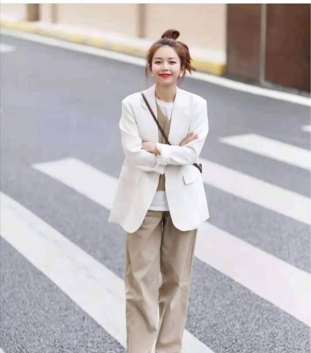 卫衣|卡其色裤子搭什么颜色衣服好看