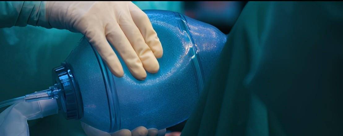 钟南山|钟南山寄语张定宇肯定，抗疫片《中国医生》不仅稳了，而且会爆