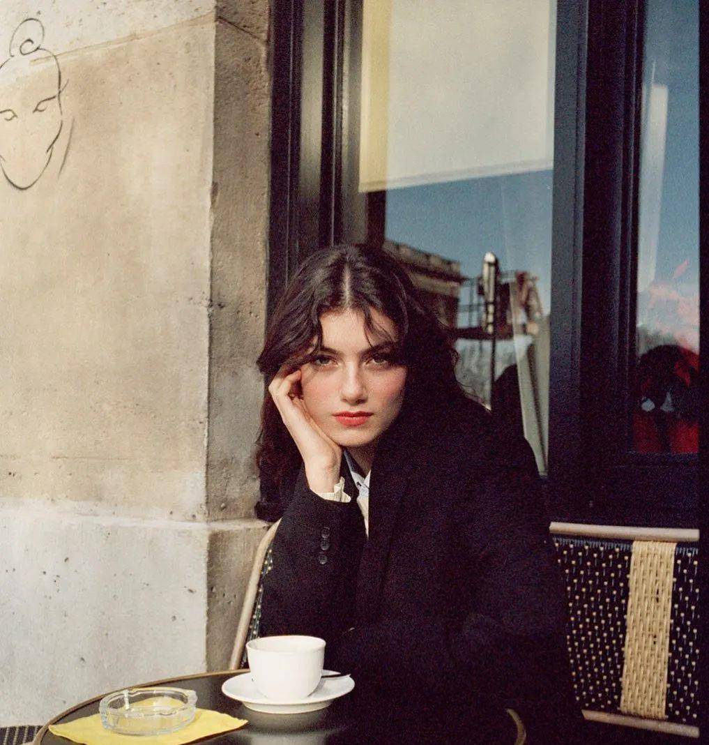 美人|美过Jennie，就这一张伪素颜、大方脸竟是“法国偷心贼”？