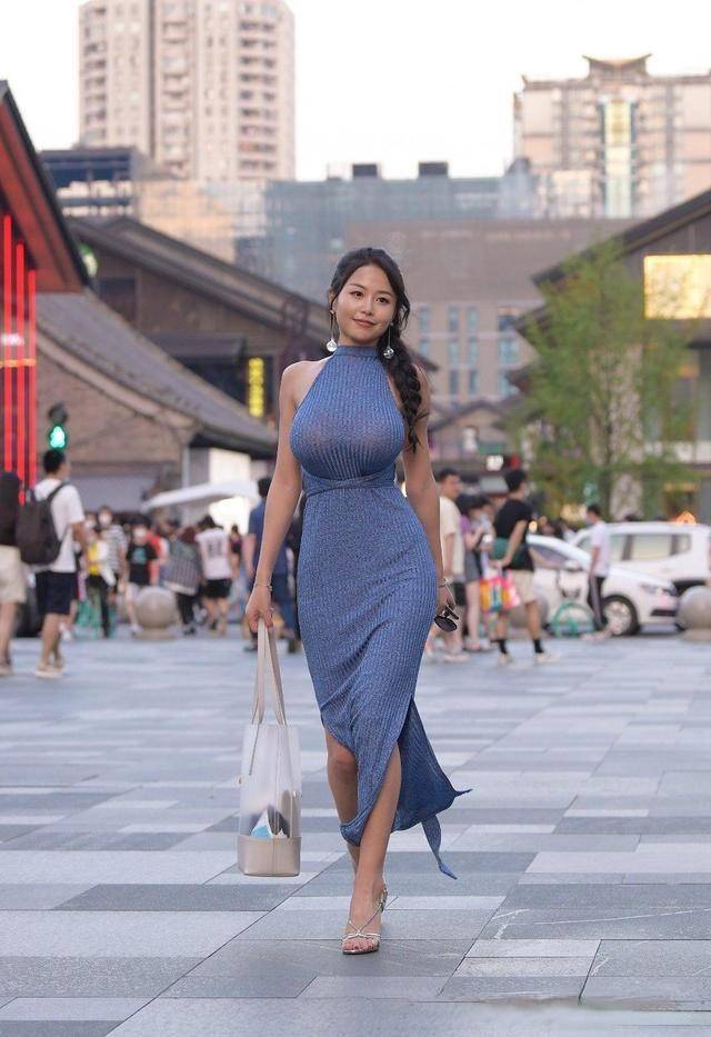 浅色|瑜伽裤要搭配一双浅色的鞋子,搭配风格要追求别具一格,会