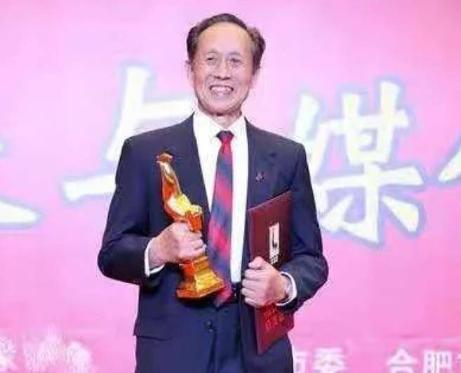 因为|??78岁成名，89岁车祸去世，可惜了徐才根这个“大器晚成”的老戏骨