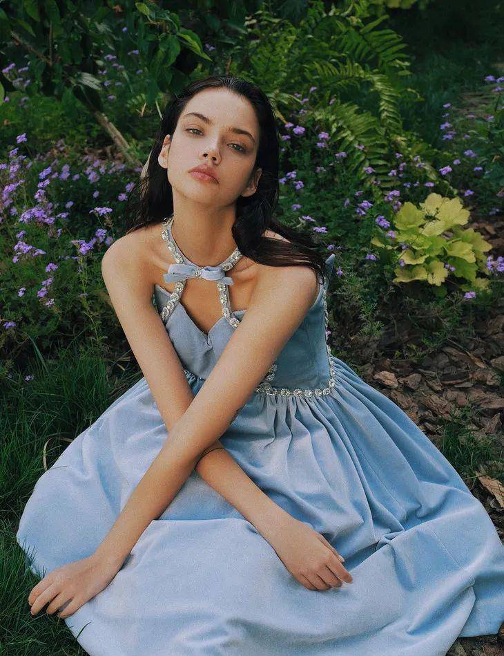 宫廷中|下周穿什么|一起穿X型裙才是好姐妹!