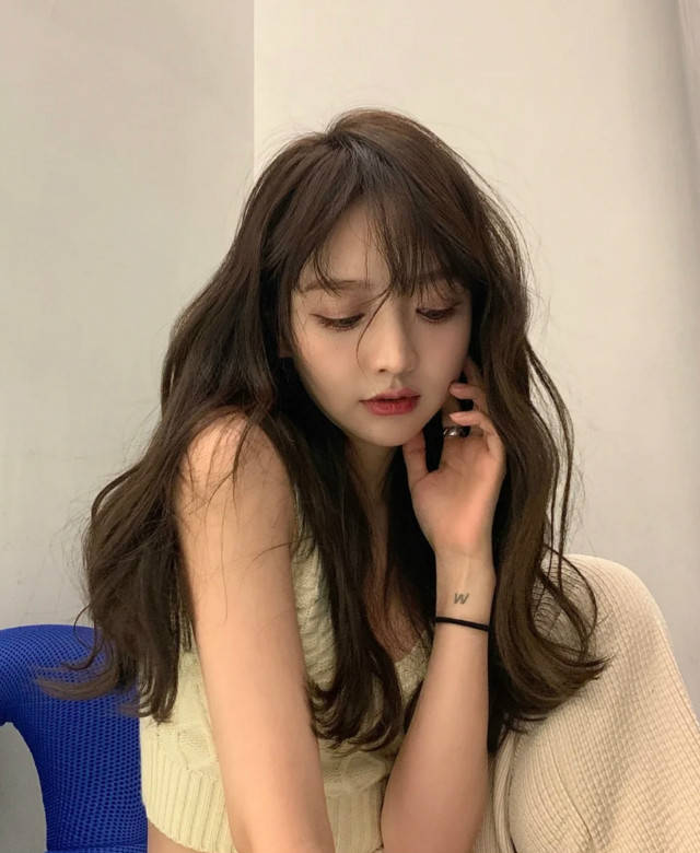 卷发|谁说小个子留长发显矮?这3个“显个”技巧,照着用不显高算我输