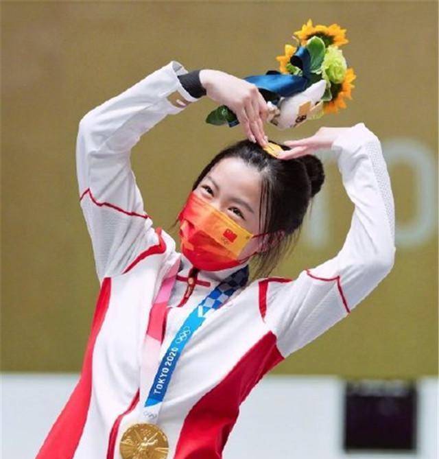 配饰|“双金姑娘”杨倩彻底火了！冠军变带货王，同款发饰美甲都好抢手