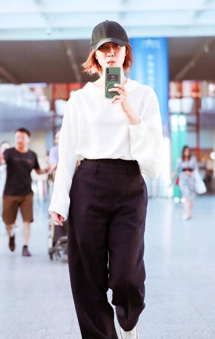 卫衣|倪妮用卫衣配阔腿裤好俏皮，少女感十足，小个子麻烦请跟周冬雨学