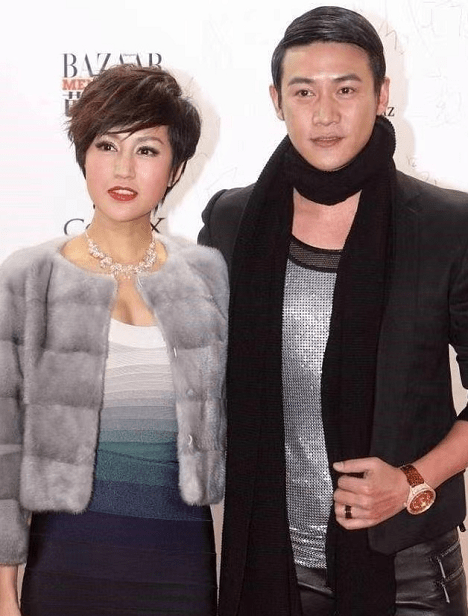 设计|陆毅携娇妻亮相，鲍蕾身穿紧身裙秀曲线，外搭小貂看着就很贵妇