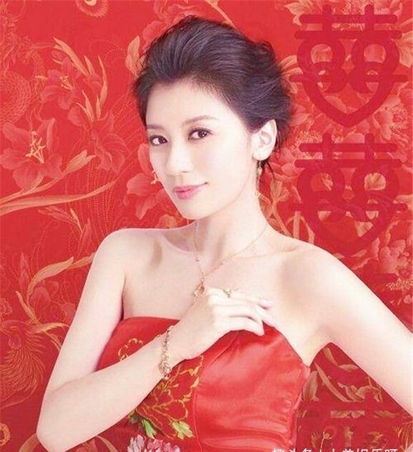 因为|女明星贾静雯长的美？那是你没看到她留刘海的样子，丑到不敢认