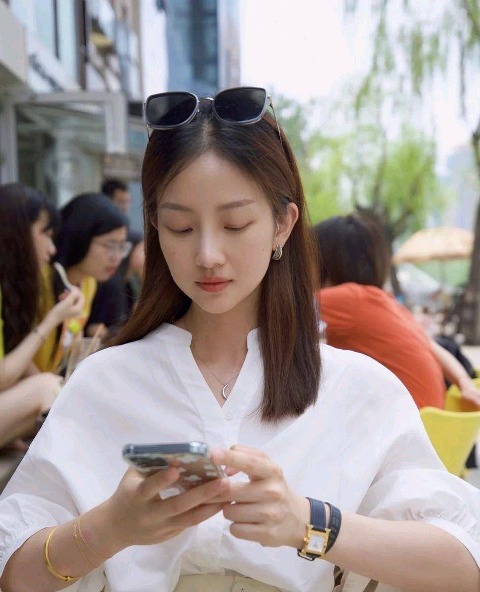 才会|不起眼的基础款服装怎么搭配才好看？只要穿对了，气质不输超模