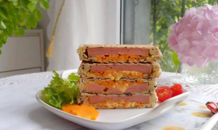 机器|别再为孩子的早餐发愁了,这款快手三明治轻松解决,几分钟就上桌