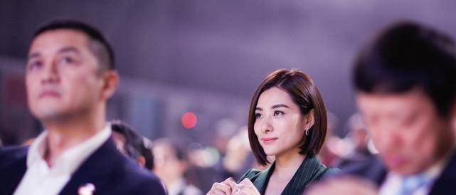 刘璇|刘璇不愧是昔日的体操冠军，气韵太好了，穿“睡衣西装”也有气场