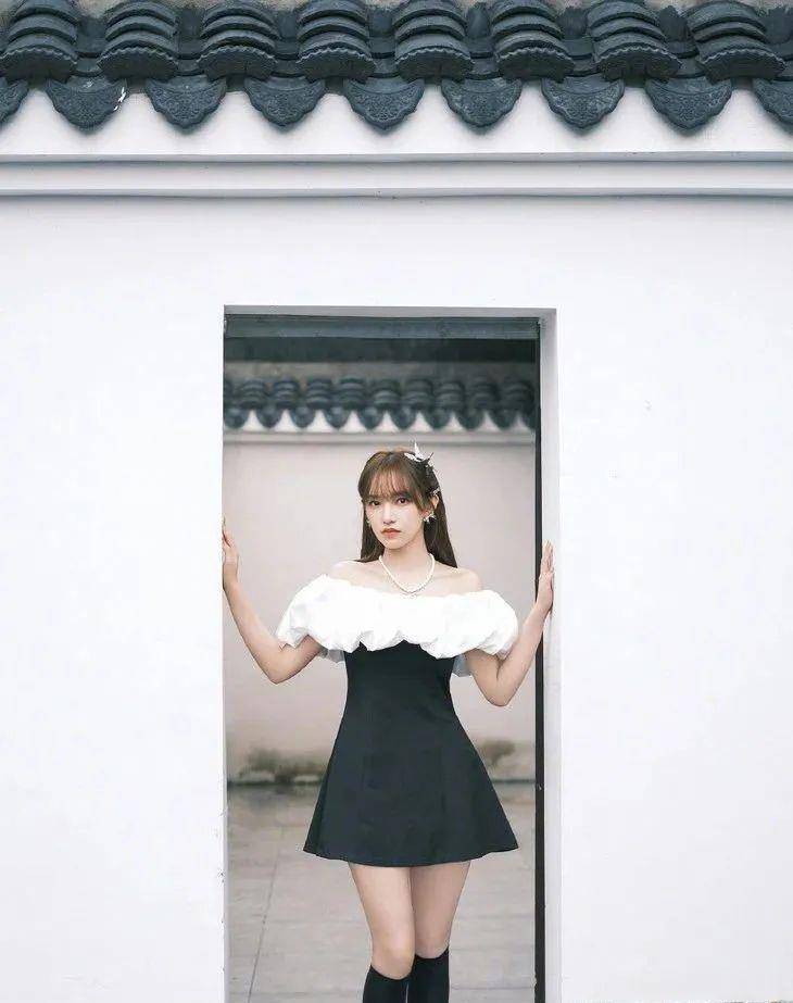 宫廷中|下周穿什么|一起穿X型裙才是好姐妹!