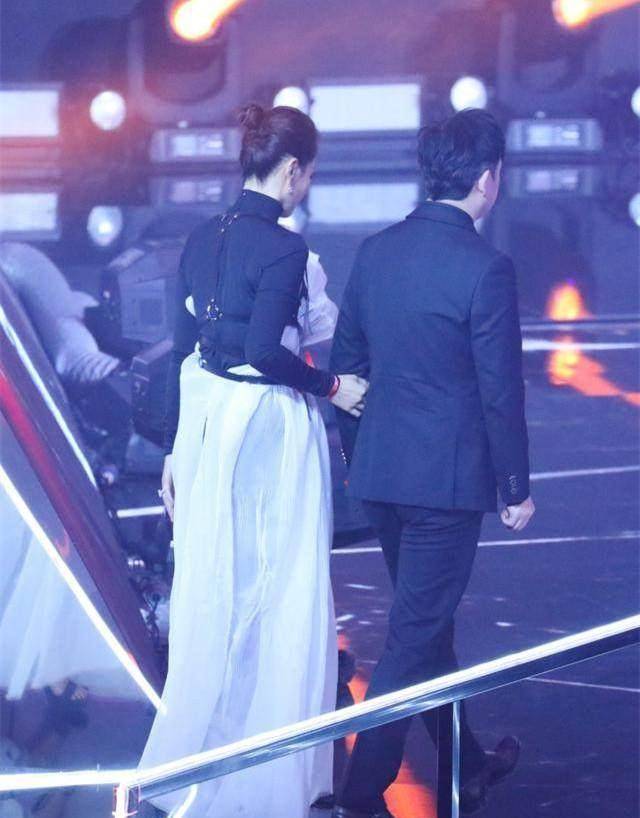 卫生纸|尴尬！刘涛这裙子就像裹了一层卫生纸 相比之下杨幂就美多了