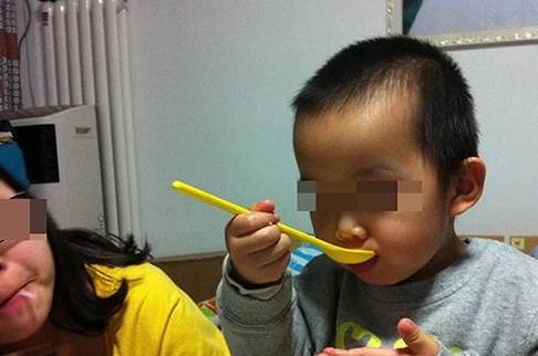 小玉|9岁女孩查出中度抑郁，医生：诱因从幼儿园开始，很多人都忽视了