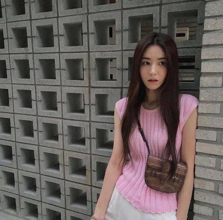 什么|下周穿什么｜刘雯的背心，我穿也能这么好看？