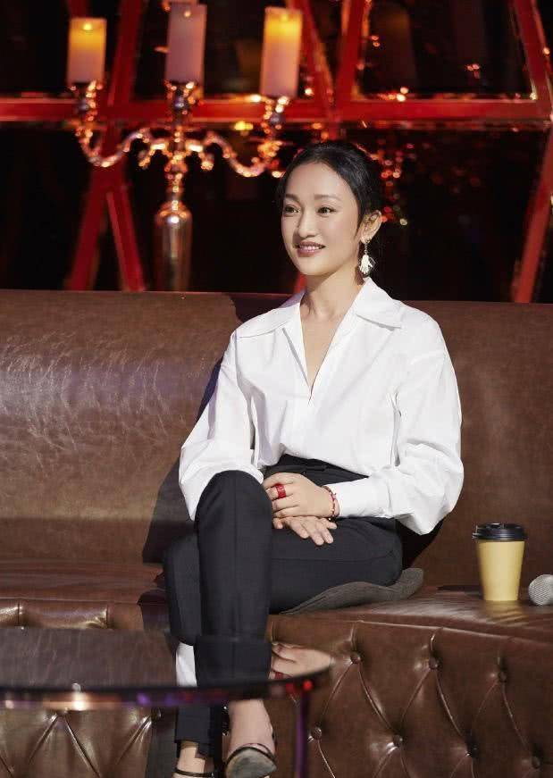 经典|为什么你的衬衫每年都想换新，而周迅穿30年前的款式仍经典好看？
