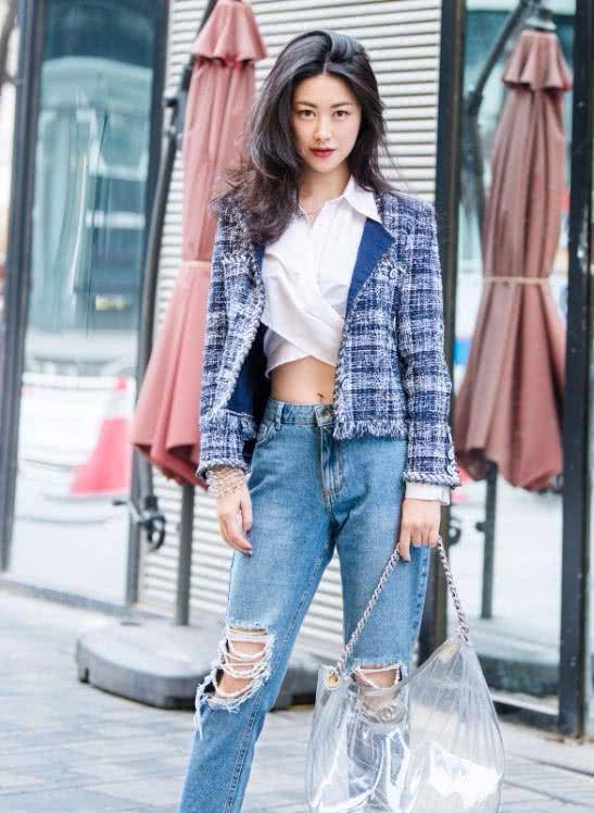 中性|朱珠婚后有点胖,这么宽松的衣服都被撑起来了,侧身肚子更有肉感