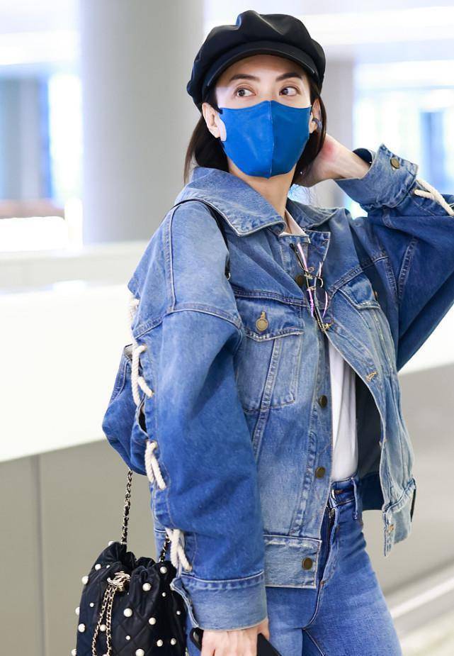 霍汶希真不像是经纪人紧身裤都穿得有点松身材管理堪比明星